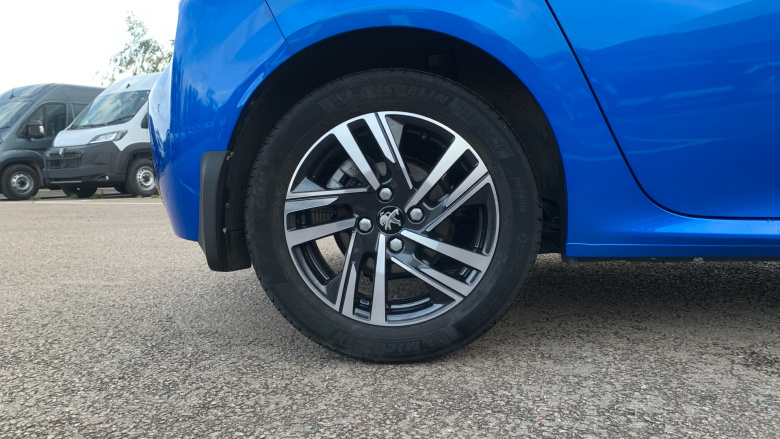 Peugeot 208 1.2 PureTech 100 Allure Premium 5dr Petrol Hatchback